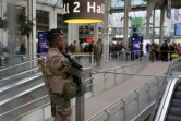 Un soldat de l'opération Sentinelle dans un hall de la gare de Lyon à Paris le 3 février 2024 après une attaque à l'arme blanche