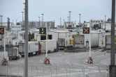 Des camions attendent d'embarquer pour l'Angleterre au terminal ferry de Calais le 23 décembre 2020