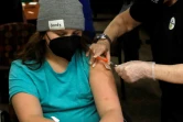 Dash Hunger, 12 ans, reçoit le vaccin de Pfizer/BioNTech contre le Covid-19 à Bloomfield Hills, dans le Michigan aux Etats-Unis, le 13 mai 2021
