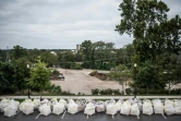 Des sacs de sable pour colmater des brèches à Columbia, pendant des inondations record en Caroline du Sud, le 5 octobre 2015