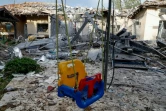 Une maison frappée par un tir de roquette à Mishmeret, au nord de Tel-Aviv, le 25 mars 2019 en Israël
