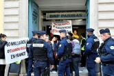 Action à l'appel de plusieurs associations contre l'évasion fiscale le 24 novembre 2016 dans une agence de BNP Paribas à Bordeaux