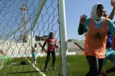 L'Equipe féminine de football "Afak Relizane" s'entraîne sur le stade de Relizane, à l'ouest d'Alger, le 16 février 2017