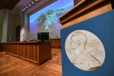 Le portrait d'Alfred Nobel sur le pupitre de l'orateur avant la cérémonie de l'annonce du lauréat du prix Nobel de médecine à l'Institut Karolinska de Stockholm, Suède, le 5 octobre 2020
