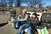Des civils armés, volontaires pour combattre l'armée russe, à Kiev le 28 février 2022