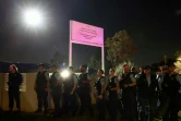 Foule devant l'église du Christ Bon Pasteur à Wakeley dans la banlieue ouest de Sydney, le 15 avril 2024
