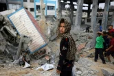 Une jeune fille palestinienne au milieu des décombres à Jabalia, dans le nord de la bande de Gaza, le 10 mai 2025
