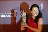 L'actrice danoise Sidse Babett Knudsen pose avec son césar de la meilleure actrice dans un second rôle pour "L'Hermine" au Théâtre du Chatelet à Paris le 26 février 2016