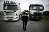 Une référente Sûreté du groupement de gendarmerie de Haute-Garonne devant les camions de la compagnie de transport C'Express, le 16 mars 2022 à Castelnau-d'Estrétefonds, près de Toulouse