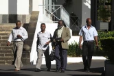 Lundi 25 juillet 2011 - Samuel Mouen (en veste) et  le mouvement citoyen pour l'emploi et le logement reçus en préfecture par des membres du Cabinet de Benoist Apparu, secrétaire d'État au logement