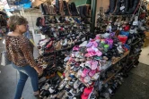 Des chaussures importées de Chine dans une boutique du Chinatown de Los Angeles, le 24 août 2019