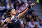 Caroline Garcia sert face à Coco Gauff lors de l'US Open à New York le 6 septembre 2022