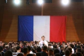 Le président Emmanuel Macron s'adresse à des jeunes lors d'une rencontre dans le cadre du "grand débat national", à Etang-sur-Arroux, le 7 février 2019