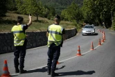 Les gendarmes contrôlent les véhicules à Sospel, à la frontière franco-italienne, le 9 août 2017