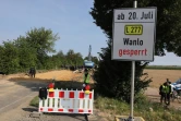 Un panneau indique la fermetire de la route L277, vouée à la destruction, le 22 juillet 2020