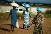 Un Casque bleu de l'Unmiss près d'un camp de déplacés proche de Juba, le 4 octobre 2016