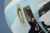 Le président Donald Trump embarque à bord d'Air Force One le 10 juillet 2020 à Miami (Etats-Unis)  