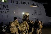 Des militaires américains embarquent pour l'Europe à Fort Bragg, Caroline du Nord (Etats-Unis), le 6 février 2022
