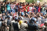 Des policiers irakiens face à des manifestants, le 15 juillet 2018 à Bassora