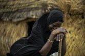 Fati, une Peule, devant sa hutte dans le camp de Dosso, au Niger, le 22 juin 2019