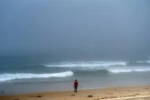 Un homme marche sur la plage de Tijuana, Etat de Baja California state, Mexique, le 2 ao^t 2020

