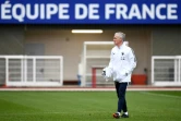 Le sélectionneur Didier Deschamps dirige l'entraînement de l'équipe de France à Clairefontaine, le 25 mars 2018