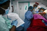 Une opération chirurgicale à bord du navire-hôpital San Raffael sur le fleuve San Juan, le 24 avril 2019 dans le département du Choco, en Colombie