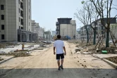 M. Wang dans le lotissement en chantier où il a acheté un appartement, le 2 juin 2023 à Ningbo, dans la province chinoise du Zhejiang