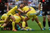 Le Clermontois Greig Laidlaw libère le ballon en sortie de mêlée contre Lyon en demi-finale du Top 14, le 9 juin 2019 à Bordeaux