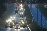 Des fermiers bloquent l'accès au siège de Lactalis avec des tracteurs, le 25 août à Change, dans le nord-ouest de la France