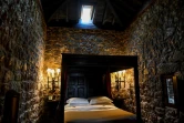 La chambre la plus demandée d'un hôtel aménagé dans une bâtisse médiévale à Obidos, au Portugal, le 9 février 2018