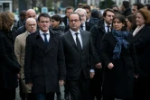 Le Premier ministre Manuel Valls, aux côtés du président François Hollande et de la maire de Paris Anne Hidalgo, le 5 janvier 2016 à Paris lors d'un hommage aux victimes des attentats de janvier 2015
