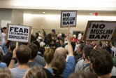Manifestation contre le décret anti-immigration à l'encontre de sept pays musulmans à l'aéroport de Dallas-Fort Worth, le 28 janvier 2017 à Dallas