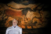 Le paléontologue Yves Coppens dans la grotte de Lascaux en septembre 2010 près de Montignac, en Dordogne