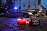 Des fleurs et des bougies sur le lieu de l'attaque meurtrière au couteau dans la ville de Wurtzbourg en Allemagne le 25 juin 2021