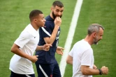 Kylian Mbappé et Karim Benzema s'entraînent à part avec un préparateur physique des Bleus à Split, le 5 juin 2022 