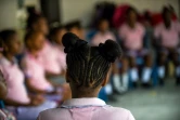 Des fillettes participent à une activité dans le cadre du programme intitulé Talitha Qum, vise à les protéger de la consommation de drogue et de l'exploitation sexuelle à Carthagène, en Colombie, le 23 août 2017 
