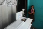 Rosario Sanchez pleure lors de la veillée du corps de son petit-fils Teiler Lorio, 15 ans, décédé lors d'une opération des forces de l'odre à Managua le 23 juin 2018