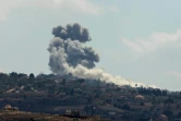 Un nuage de fumée s'élève au dessus du site d'une frappe aérienne israélienne dans le village de Houla, dans le sud du Liban, le 16 septembre 2024