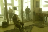 Des rescapés des attentats contre le World Trade Center, se réfugient dans une banque à proximité