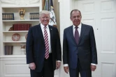 Le président américian Donald Trump a reçu à la Maison Blanche le 10 mai 2017 le chef de la diplomatie russe Sergueï Lavrov (D)