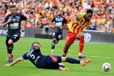 L'attaquant de Lens Remy Labeau Lascary (D) à la lutte avec le défenseur de Brest Brendan Chardonnet (G) lors de la rencontre de la 2e journée de Ligue 1 entre Lens et Brest, à Lens, le 25 août 2024