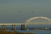 Des avions russes  au-dessus du pont sur le détroit de Kertch, le 25 novembre 2018 