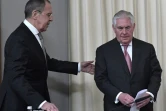 Le ministre russe des Affaires étrangères Sergueï Lavrov et le secrétaire d'Etat américain Rex Tillerson arrivent à une conférence de presse après leurs discussions à Moscou le 12 avril 20177