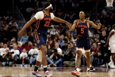 Mitchell Robinson et Immanuel Quickley (N.5) se congratulent pendant le match 5 du 1er tour des play-offs en NBA contre les Cleveland Cavaliers le 26 avril 2023 à Cleveland