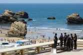 Des CRS en patrouille le long de la plage, le 22 août 2019 à Biarritz