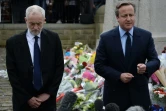 Le Premier ministre britannique David Cameron et le leader du parti travailliste Jeremy Corbyn (g) rendent hommage à Jo Cox, à Birstall, le 17 juin 2016