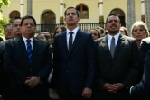 Le nouveau président de l'Assemblée nationale du Venezuela, Juan Guaido (C), le premier vice-président Edgar Zambrano (G) et le second vice-président Stalin González (D), le 5 janvier 2019 à Caracas