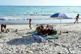 Des vacanciers sur la "plage blanche" de Rosignano Solvay, le 31 juillet 2019 en Toscane