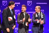 David Beckham, entouré par le patron de la MLS Don Garber (d) et l'homme d'affaires Marcelo Claure lors de la présentation de son projet à Miami, le 29 janvier 2018 